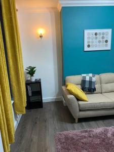 Comfortably furnished 2 bedroom home in Bolton