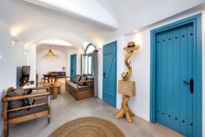 I K I A Since 1980 by Calm Collection