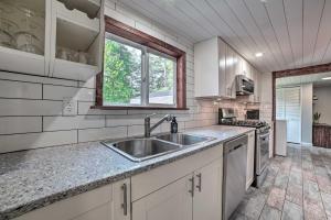 Prudenville Retreat with Yard about 1 Mi to Lake!