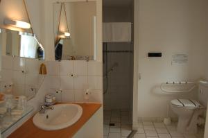 Hotels AUBERGE du BORD des EAUX - Demi-pension assuree sur reservation : photos des chambres