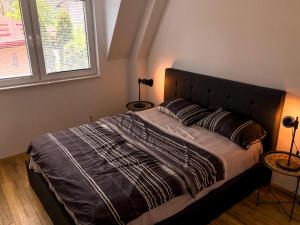 HILLTOP Luxury Apartment with Free Parking