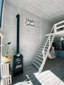 Wiejskie Swawole-domki w lesie na wsi