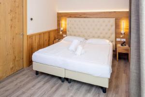 Double or Twin Room with Garden View room in Hotel Du Parc
