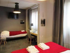 Hotels Hotel des Causses : Chambre Triple Confort