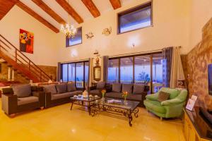 StayVistas Serenity Hills - Amidst Lush Valleys, Outer Deck, Modern-Contemporary Interiors, Outdoor Pool, Near Venna Lake