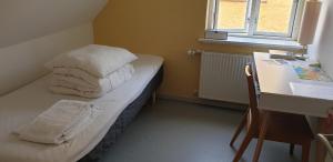 Single Room with Shared Bathroom room in PilgrimsHuset Maribo