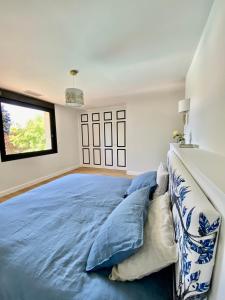 Maisons de vacances La Maison L'Eperon, stylish 5 star villa surrounded by vineyard near Saint Emilion : photos des chambres