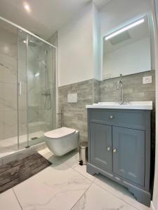 Maisons de vacances La Maison L'Eperon, stylish 5 star villa surrounded by vineyard near Saint Emilion : photos des chambres