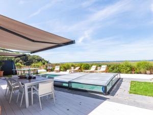 Maisons de vacances Holiday Home Indigo-Vue Mer et Piscine chauffee by Interhome : photos des chambres