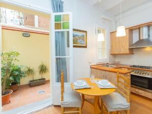 Apartment Gracia Torrijos by Interhome