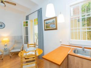 Apartment Gracia Torrijos by Interhome