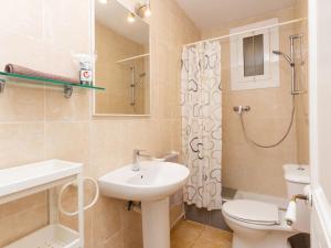 Apartment Gracia Torrijos by Interhome