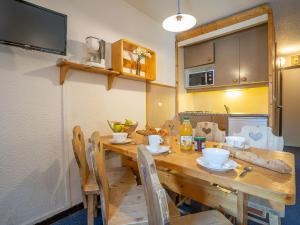 Apartment Arcelle 111 by Interhome