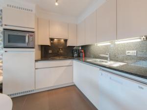 Apartment Sea Breeze with parking by Interhome