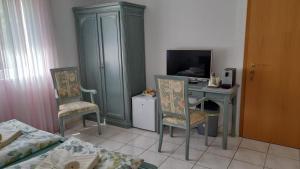 A u r o r a Central Room a 1 minuto dalla stazione FFS, tra Lugano Locarno e Bellinzona