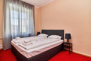 Market Square Apartment Old Town Wroclaw by Renters