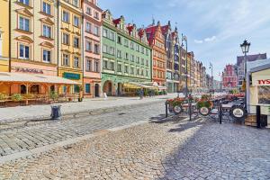 Market Square Apartment Old Town Wroclaw by Renters