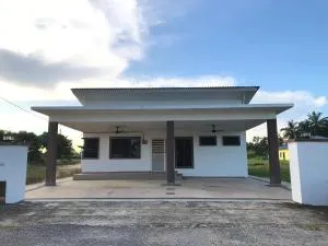 D` Totok HouseStay - Kampong Besut