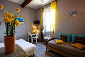 Hotels Logis Auberge De Tavel : photos des chambres