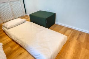 Hampton Collection - Charming 1 or 2 Bedroom Apartment with Pool