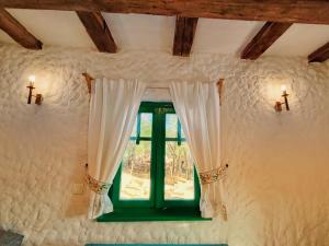 La sat - Mândră Ioană