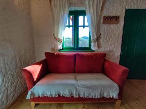 La sat - Mândră Ioană