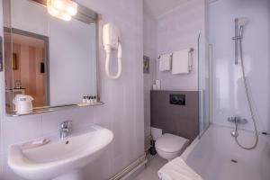 Hotels Hotel de l'Avre : Chambre Lit Queen-Size 