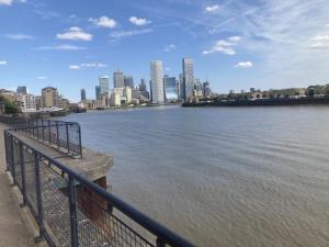 LIMEHOUSE upon THAMES ROOM IN Great location