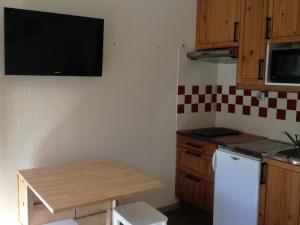 Studio cabine cosy au pied des pistes avec balcon - FR-1-557-115