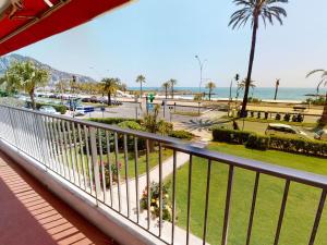 Studio rénové face mer avec terrasse à Menton, proche centre-ville et plages - FR-1-196-301