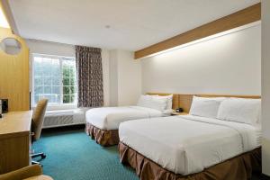 Queen Room with Two Queen Beds and View room in Charlevoix Inn & Suites SureStay Collection by Best Western