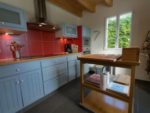 Maisons de vacances Maison spacieuse a 10 min de la plage de Kerel, grand jardin, sans wifi ni TV, ideale pour se deconnecter - FR-1-418-6 : photos des chambres