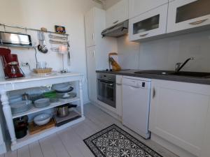 Appartement rénové vue mer au cœur de Le Palais - FR-1-418-80