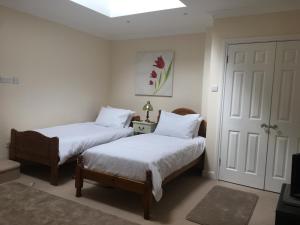 Stay at The Villain the grounds of a beautiful Manor House