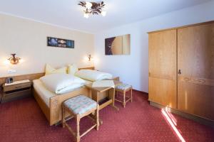 One-Bedroom Apartment with Balcony room in Haus Enzian