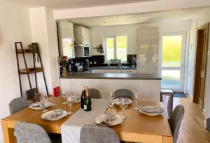 Cotswolds Lakeside Lodge - Nesbitts Nest