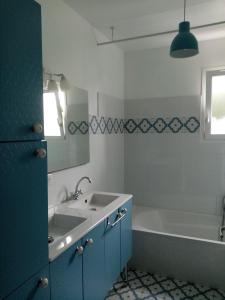 Villas Belle maison, beau quartier, piscine, proche centre, 5 chambres : photos des chambres