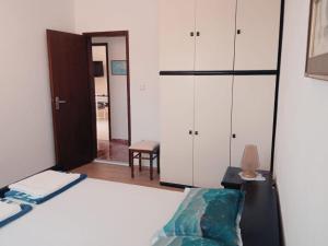 Apartments by the sea Basina, Hvar - 4620