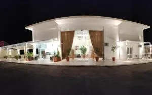 Sofias Hotel - Neo Mpizani