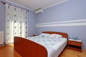 Double Room with Balcony room in Double Room Vrbnik 5299c