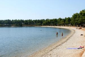 Apartments with parking space Novigrad - 7108