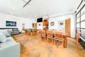 Edna's Corner Game Room - 曼扎尼塔