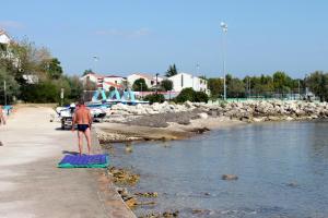 Family friendly seaside apartments Novigrad - 7118