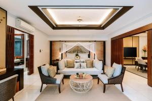 Phòng Royal Courtyard Ba Phòng Ngủ (Biệt Thự Grand Courtyard 3 Phòng Ngủ – Tòa Nhà Độc Lập Bên Kia Đường) (Three Bedroom Royal Courtyard (3-Bedroom Grand Courtyard Villa - Independent Building across the street))