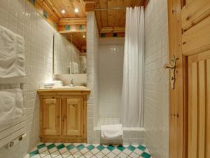 Appartement skis aux pieds avec spa à Courchevel 1850 - FR-1-564-88