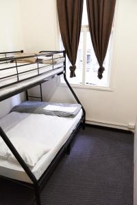 Triple Room with Shared Bathroom room in Maze Backpackers - Sydney