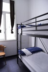 Twin Room with Shared Bathroom room in Maze Backpackers - Sydney
