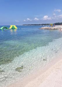 Apartments with a parking space Stinjan, Pula - 13776