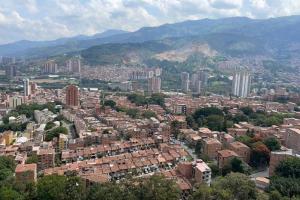 New Lovely 3 bedroom condo with an AWESOME view!