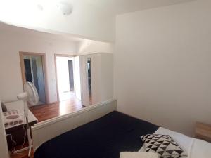 Apartments with parking space Sumartin, Brac - 11926